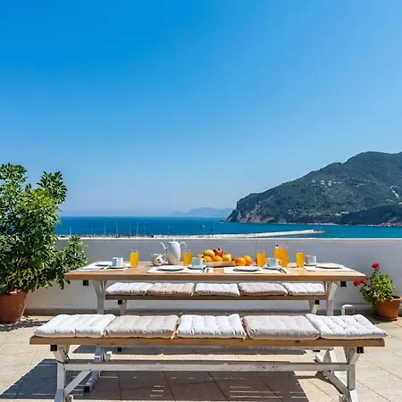 Regina 2* Skopelos Town