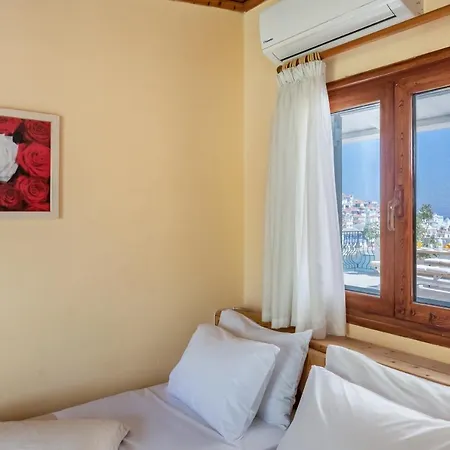 Regina 2* سكوبيلوس تاون