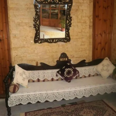 Regina 2* سكوبيلوس تاون