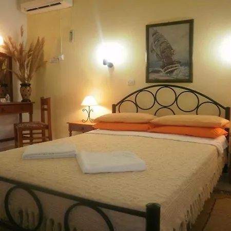 Regina Skopelos Town