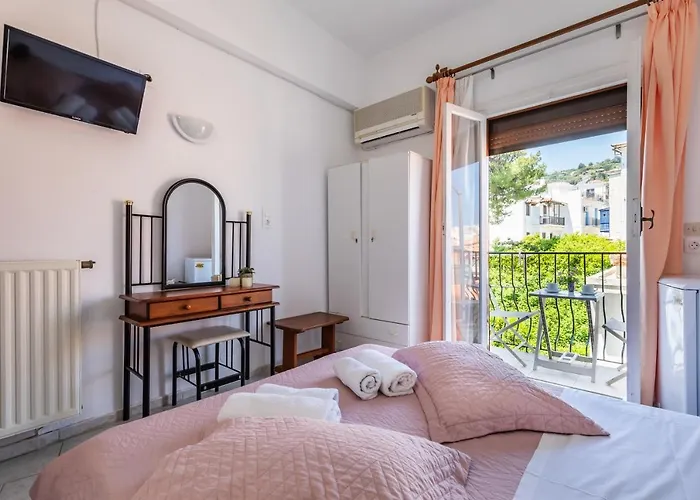 Regina Skopelos Town