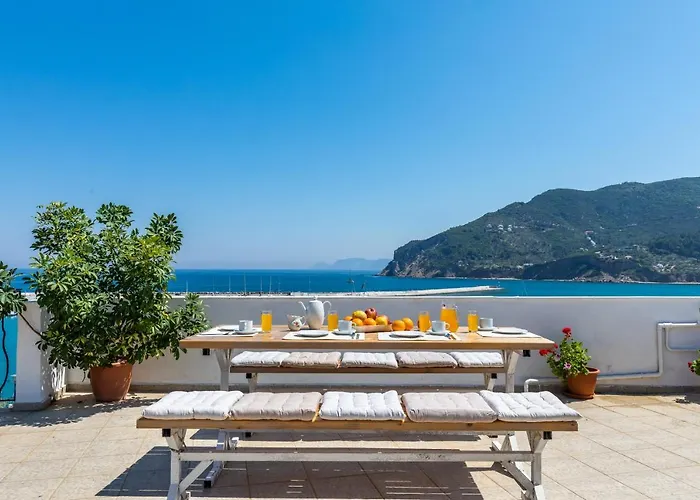 Regina 2* Skopelos Town