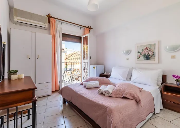 Regina Skopelos Town