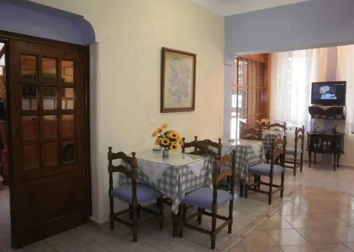 Regina 2* Skopelos Town