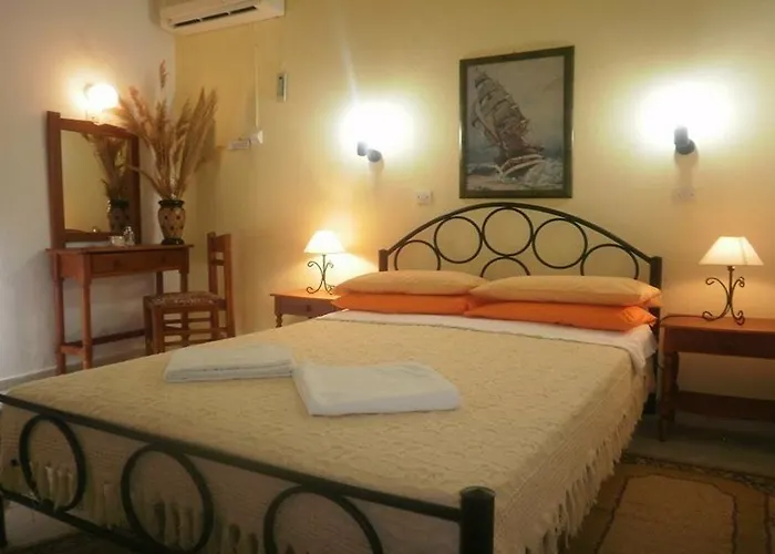 Regina Skopelos Town